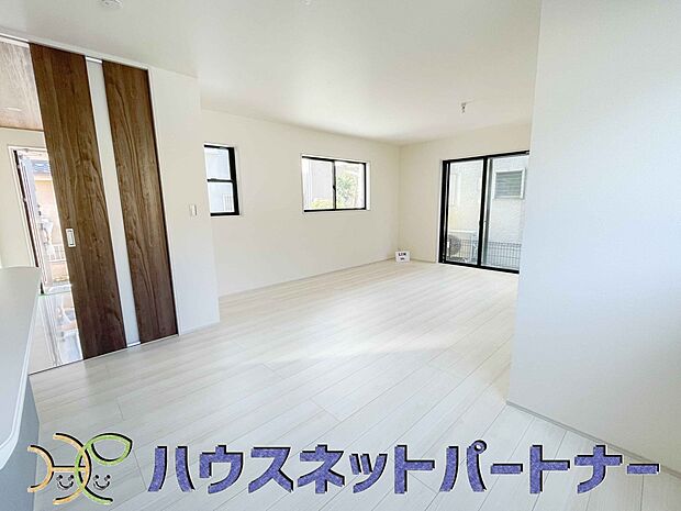 家族の温かさと陽光の暖かさ、楽しい毎日と明るい未来を予感させる「空間が織り成すひとつ先の住み心地」を演出します。