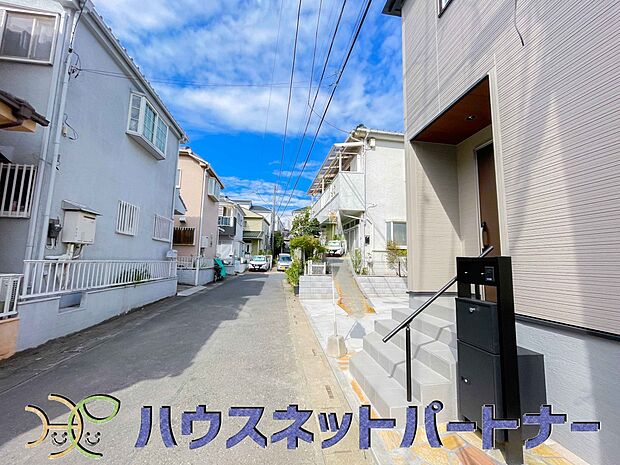 居住者の帰り、訪れる方を優しく迎える・安らぎに満ちた生活空間を予感させる。健やかな暮らしを楽しめそう。