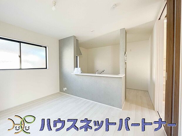 カウンターがあると配膳が楽なことがメリットの一つ。後片付けをするときも、ダイニングテーブルからあまり動かずに流し台へ運ぶことができるので便利です♪