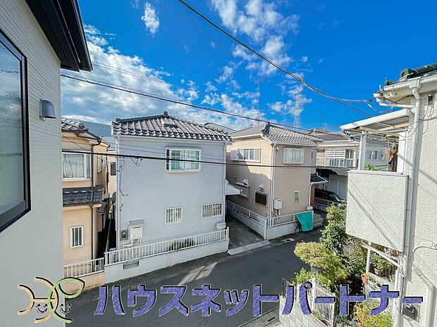 周辺は高い建物が無く、解放感が感じられます。