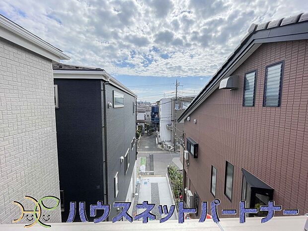 周辺は高い建物が無く、解放感が感じられます。