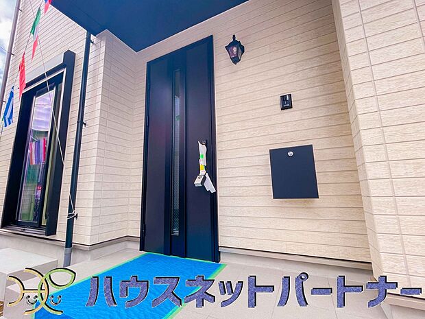 お客様も迎える玄関は高級感のある造りです。