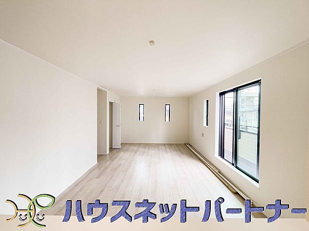 整然とした空間演出、快適な理想の暮らしの実現は家のみの拘りではなく、そこで暮らす方々にとって素敵な環境であることも挙げられると思います。四季折々の変化が奏でる鼓動を楽しんで下さい。