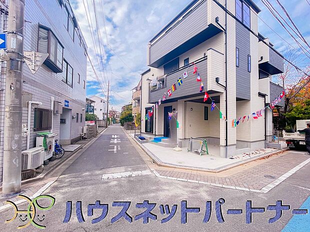 前面道路でお車を駐車するのも楽々。