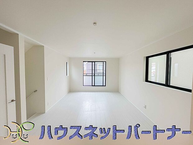 インテリアショップで見掛けた「あの家具」も置ける、ゆったりとした空間。時に広さが上質な寛ぎの時間になる事も。