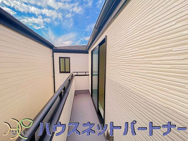 洗濯物を干したり、布団を干したり、ゴミを一時保管したり…　