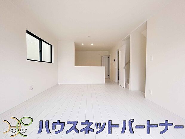 カウンターがあると配膳が楽なことがメリットの一つ。後片付けをするときも、ダイニングテーブルからあまり動かずに流し台へ運ぶことができるので便利です♪