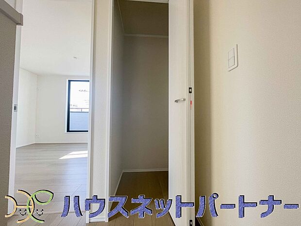 家族の小物って意外と増えていくので、収納が多いと助かります。