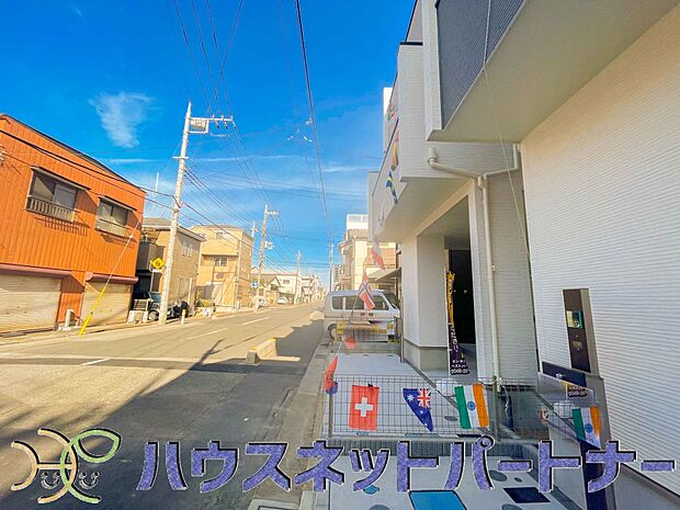 前面道路でお車を駐車するのも楽々。