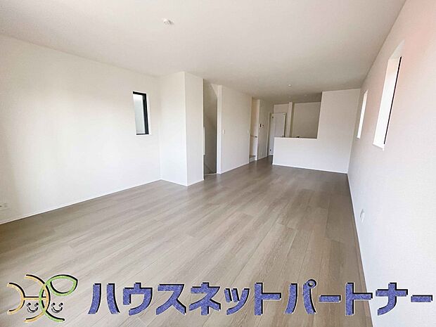 明るく開放的なダイニング。家族とのコミュニケーションが取りやすく、みんなの笑顔が溢れます。