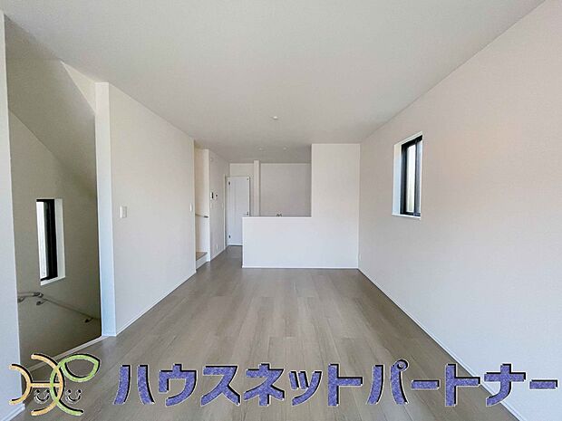 お料理できたらカウンターから手渡しができます。家族で会話をしながらお料理を楽しく。