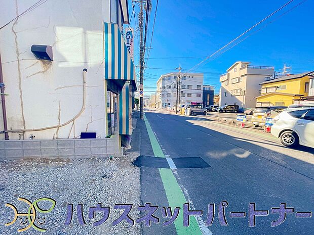 前面道路でお車を駐車するのも楽々。