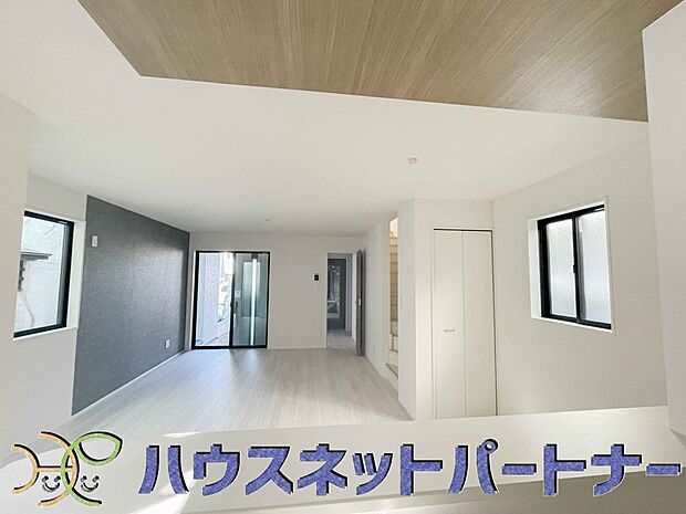 家族の様子を見ながらキッチンでお料理。一日の出来事を会話しながらの家事は嬉しいコミュニケーション。