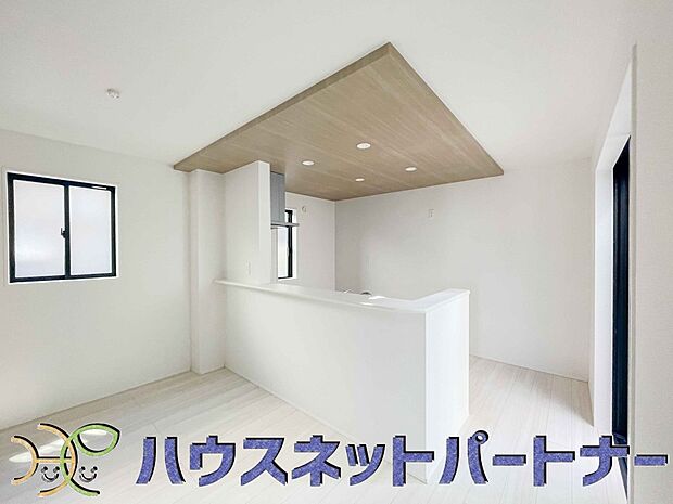 お料理できたらカウンターから手渡しができます。家族で会話をしながらお料理を楽しく。