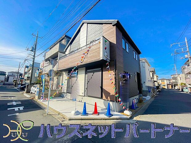 前面道路の日当たりの良い明るいお家。