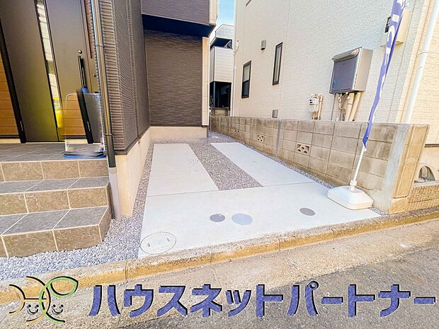 玄関横に駐車場なのでお買い物をした後は楽にお家へ。沢山お買物した時は助かりますね。