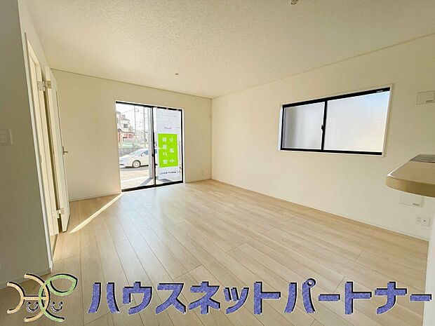 整然とした空間演出、快適な理想の暮らしの実現は家のみの拘りではなく、そこで暮らす方々にとって素敵な環境であることも挙げられると思います。四季折々の変化が奏でる鼓動を楽しんで下さい。