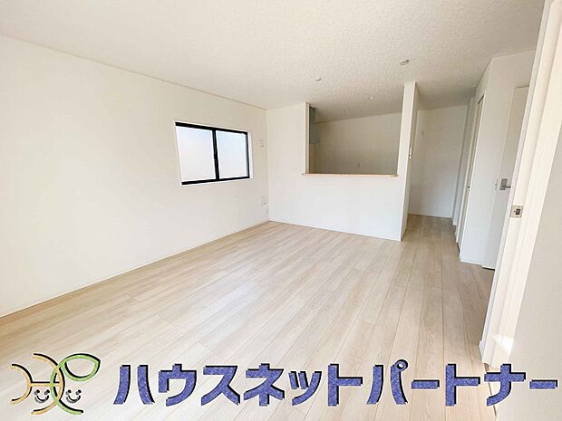 明るく開放的なダイニング。家族とのコミュニケーションが取りやすく、みんなの笑顔が溢れます。