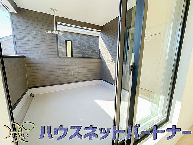 洗濯物を干したり、布団を干したり、ゴミを一時保管したり…