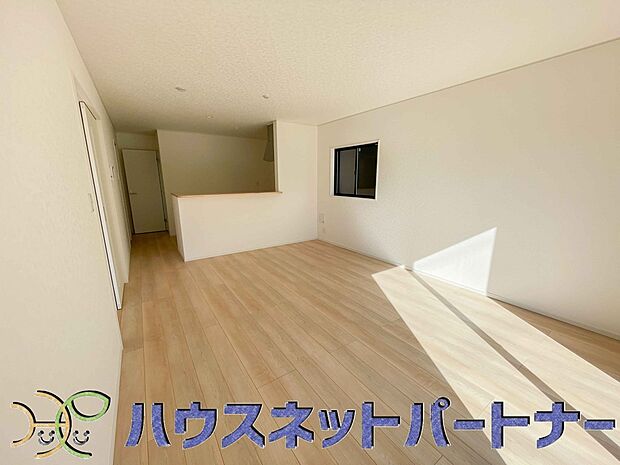 通風・採光に優れ、心地よい光と風が溢れています。 贅沢で豊かな居住性と、プライドを満たすクオリティが見事に調和した住空間。新築ならではの快適なひとときをご体感頂ける筈です。