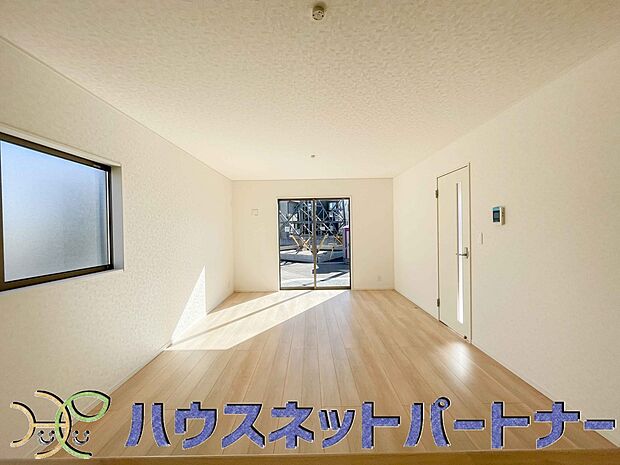 陽だまりのある光彩豊かなリビングは、何よりも快適で心休まる時間を過ごせます。