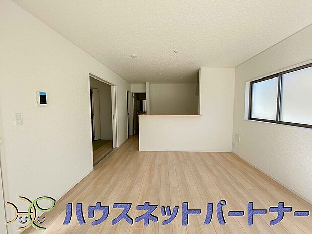 お料理できたらカウンターから手渡しができます。家族で会話をしながらお料理を楽しく。