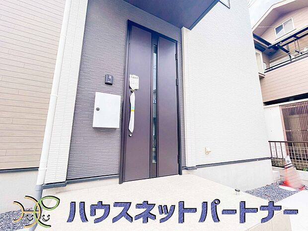 お客様も迎える玄関は高級感のある造りです。