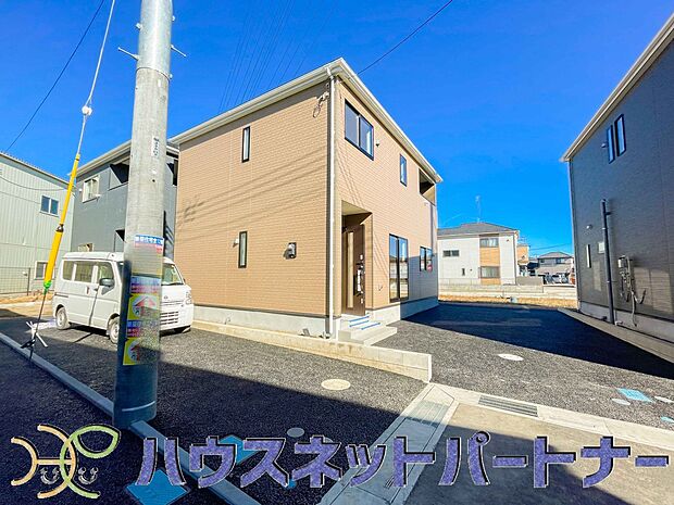 前面道路の日当たりの良い明るいお家。