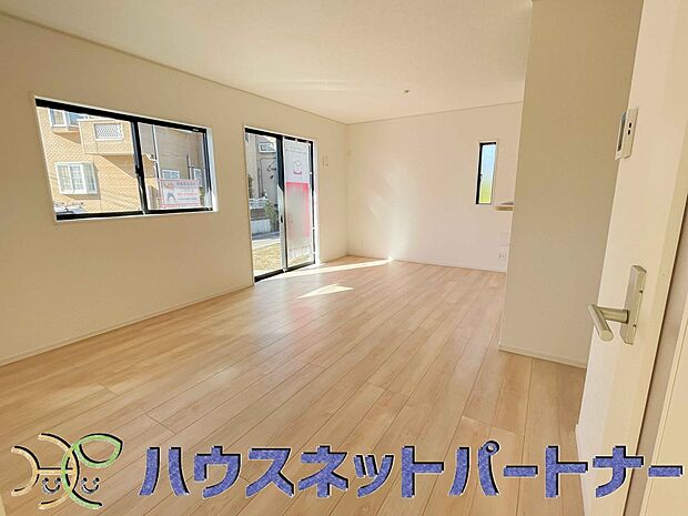 整然とした空間演出、快適な理想の暮らしの実現は家のみの拘りではなく、そこで暮らす方々にとって素敵な環境であることも挙げられると思います。四季折々の変化が奏でる鼓動を楽しんで下さい。