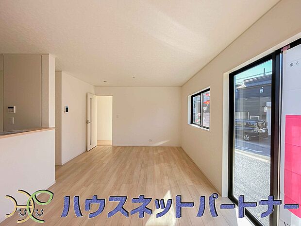 家族の温かさと陽光の暖かさ、楽しい毎日と明るい未来を予感させる「空間が織り成すひとつ先の住み心地」を演出します。