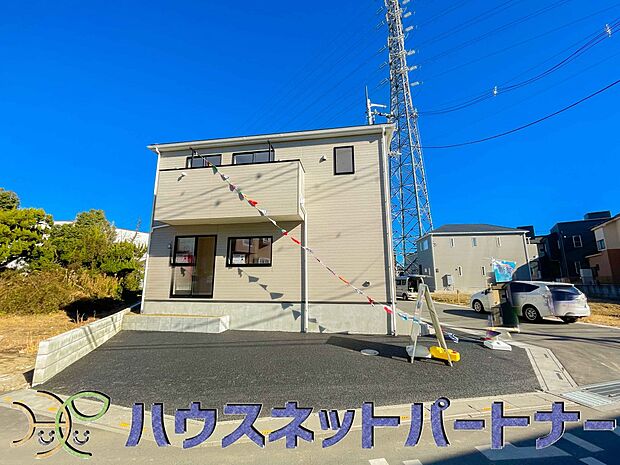 駐車場がある戸建を持つ最大のメリットは、駐車場代金を支払い続ける必要がないことです。賃貸住宅に住んでいる方が、戸建の購入を考えるきっかけに挙げることが多いようです。