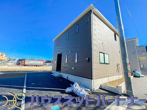 家族の温かさと陽光の暖かさ、楽しい毎日と明るい未来を予感させる「空間が織り成すひとつ先の住み心地」を演出します。