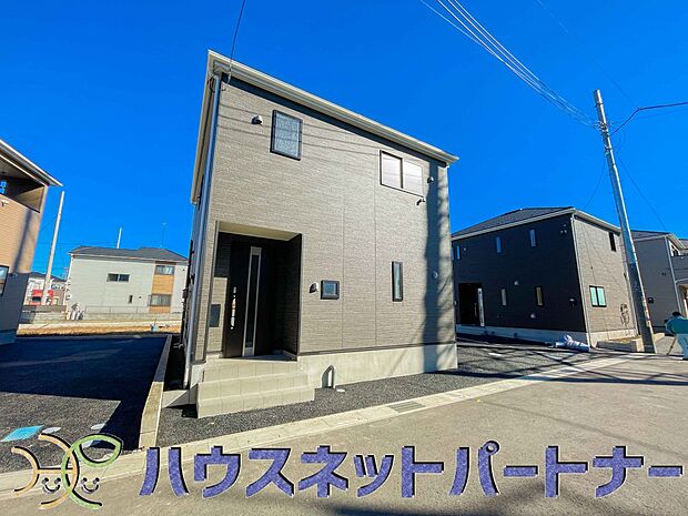 前面道路の日当たりの良い明るいお家。