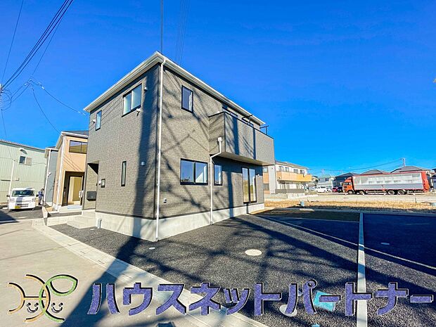 戸建ての購入を検討することになったきっかけに「駐車場を持てること」を挙げる方が多くいらっしゃいます。駐車場代金を支払続ける必要がないことは、駐車場付き戸建を持つ最大のメリットです。