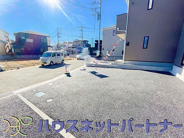 前面道路の日当たりの良い明るいお家。