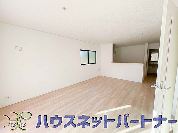 明るく開放的なダイニング。家族とのコミュニケーションが取りやすく、みんなの笑顔が溢れます。