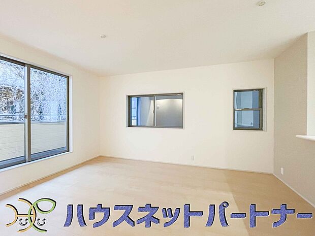 インテリアショップで見掛けた「あの家具」も置ける、ゆったりとした空間。時に広さが上質な寛ぎの時間になる事も。