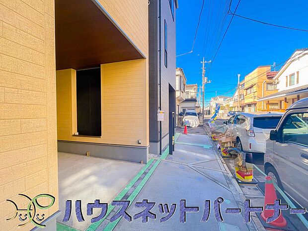 前面道路でお車を駐車するのも楽々。