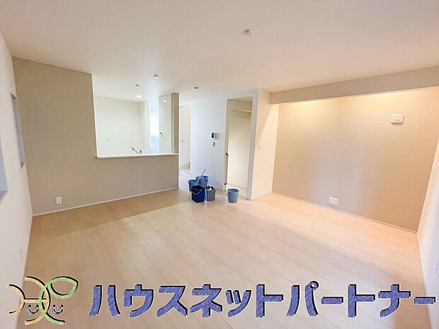明るく開放的なダイニング。家族とのコミュニケーションが取りやすく、みんなの笑顔が溢れます。