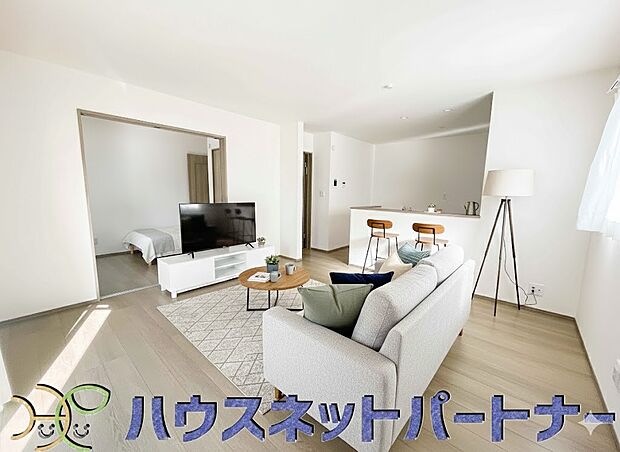 インテリアショップで見掛けた「あの家具」も置ける、ゆったりとした空間。時に広さが上質な寛ぎの時間になる事も。