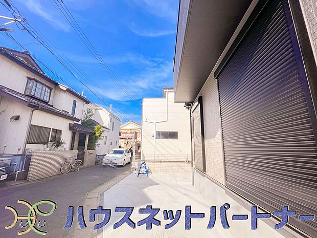 駐車場がある戸建を持つ最大のメリットは、駐車場代金を支払い続ける必要がないことです。賃貸住宅に住んでいる方が、戸建の購入を考えるきっかけに挙げることが多いようです。