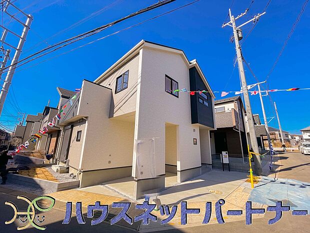 前面道路の日当たりの良い明るいお家。