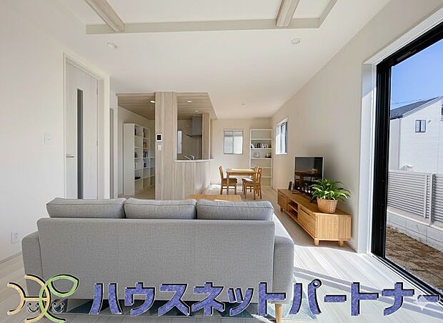 陽だまりのある光彩豊かなリビングは、何よりも快適で心休まる時間を過ごせます。