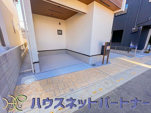ビルトインガレージは、車がきれい。ビルトインガレージなら「野ざらし、雨ざらし、吹きさらし」になりません。汚れやいたみは減り、車の掃除もラクになります。