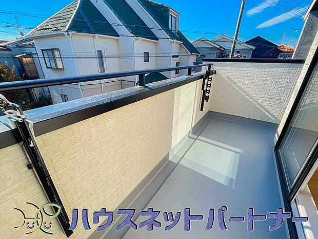 朝の澄んだ空気や、夕方に吹く清々しい風を五感で感じられるバルコニー。住まいの中で唯一屋外にあって、本当の自然を感じられるスペースです。