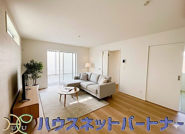 整然とした空間演出、快適な理想の暮らしの実現は家のみの拘りではなく、そこで暮らす方々にとって素敵な環境であることも挙げられると思います。四季折々の変化が奏でる鼓動を楽しんで下さい。