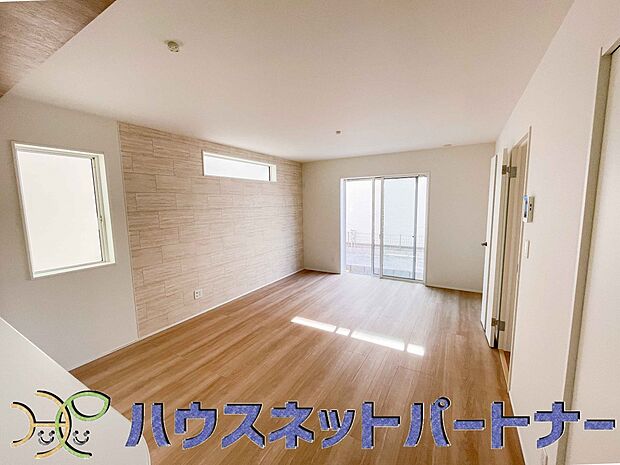 陽だまりのある光彩豊かなリビングは、何よりも快適で心休まる時間を過ごせます。