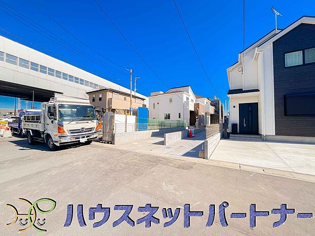 前面道路の日当たりの良い明るいお家。