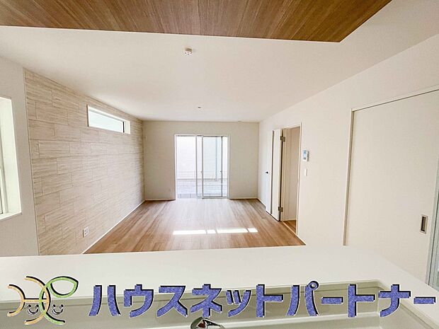 家族の様子を見ながらキッチンでお料理。一日の出来事を会話しながらの家事は嬉しいコミュニケーション。