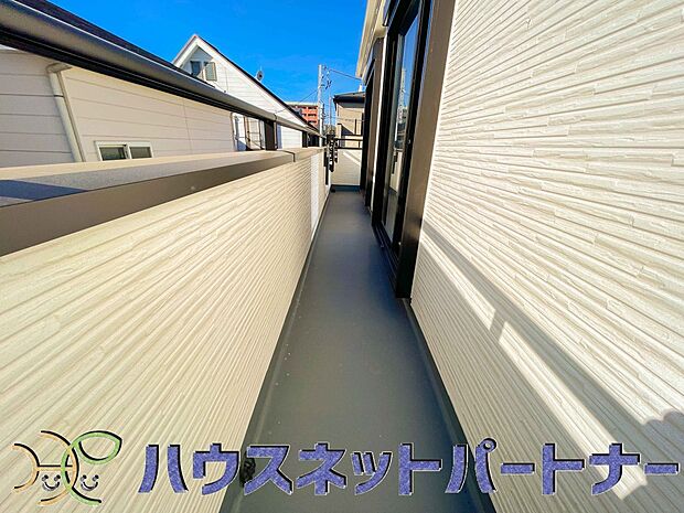 陽当りが良いと、洗濯物が乾きやすいですし、湿気やカビの心配も減るので快適です。寒い冬の日でも、日差しが届くと家の中が暖かくなりますね。